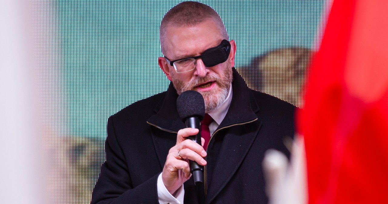 Nowy sondaż. KO na czele, wzrost poparcia dla partii Brauna