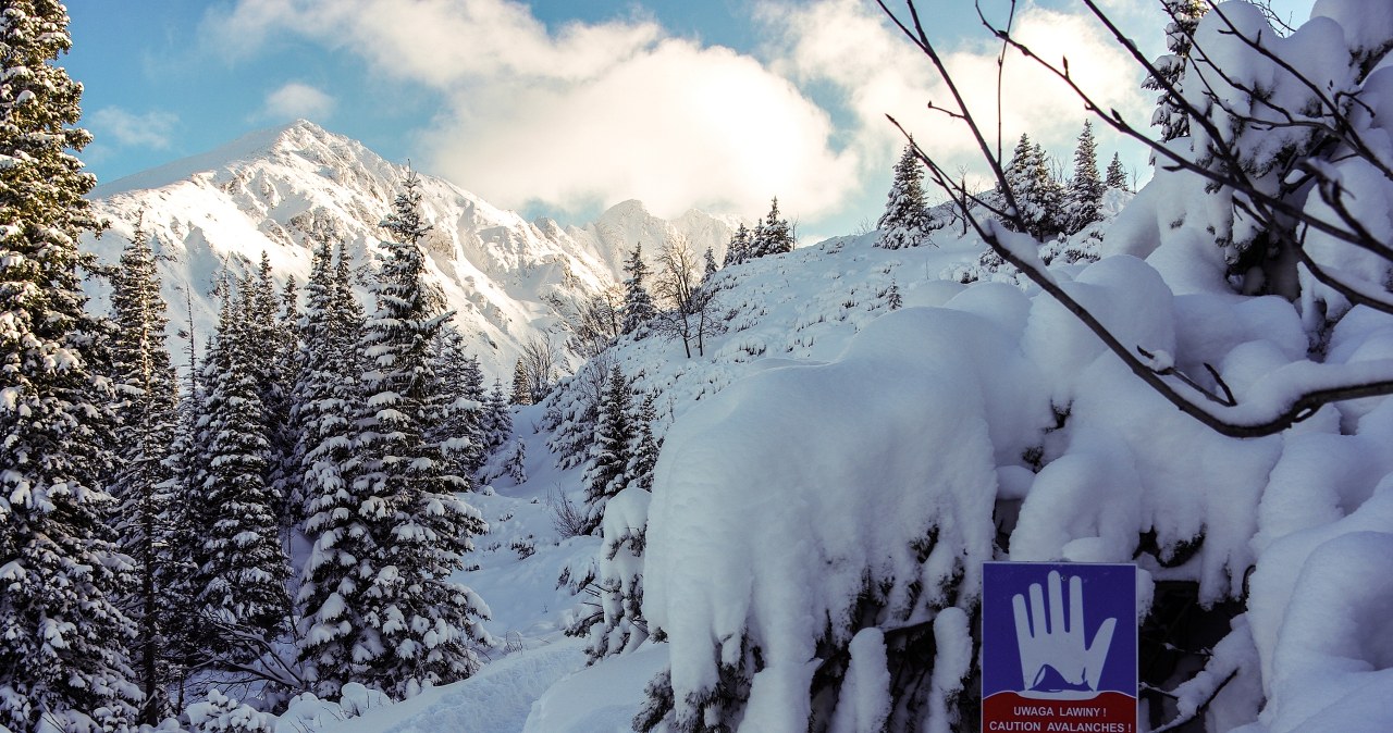 ​W Tatrach lawiny mogą schodzić samoczynnie. Trzeci stopień zagrożenia