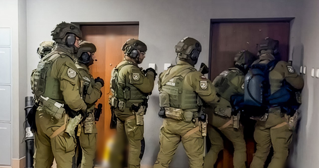 Handlowali narkotykami, brutalnie napadali konkurentów. Służby uderzyły w gang