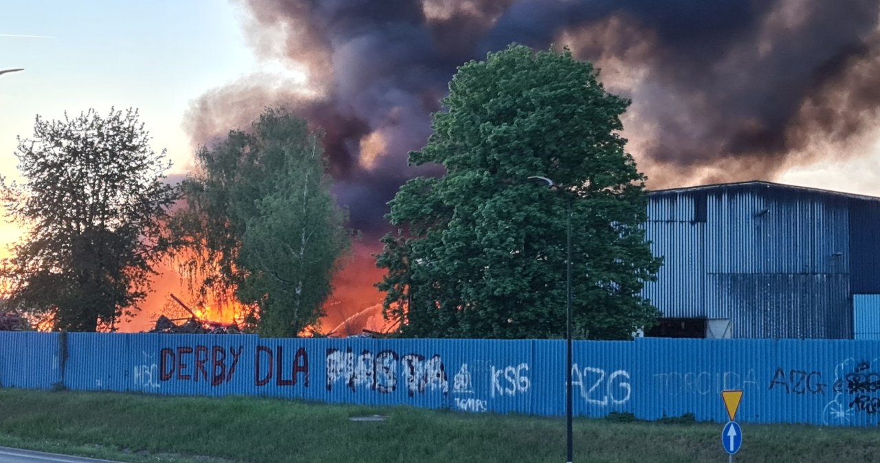 Pożar w Gliwicach. Słupy dymu widoczne z daleka