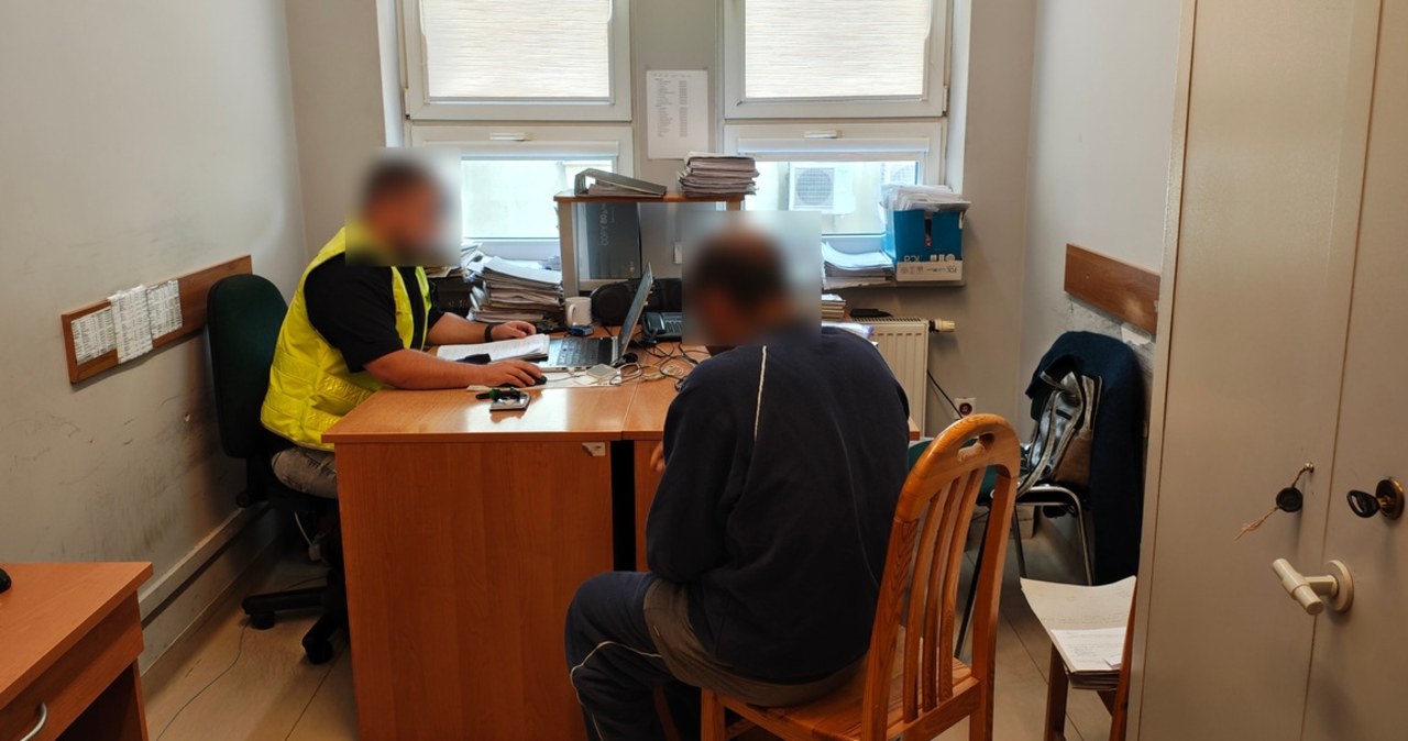 Myślał, że jest w Paryżu, a był szedł poboczem S8