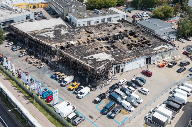 Ogień pochłonął salon Forda. Sprawę bada prokuratura